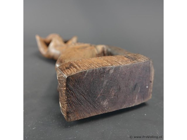 In hout gesneden afrikaanse vrouw - afbeelding 5 van  5