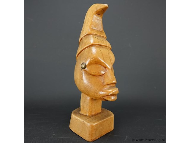 In hout gesneden buste - afbeelding 2 van  5