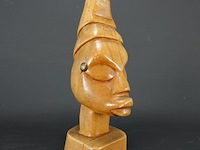 In hout gesneden buste - afbeelding 2 van  5