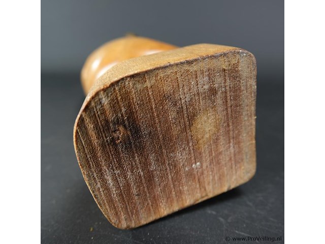 In hout gesneden buste - afbeelding 5 van  5