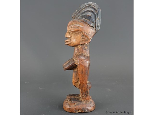 In hout gesneden ere ibeji fétisjbeeldje van de yoruba uit nigeria - afbeelding 2 van  5