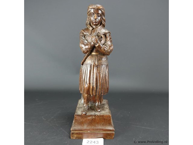 In hout gesneden figuur - afbeelding 1 van  5