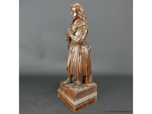 In hout gesneden figuur - afbeelding 2 van  5