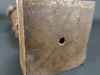 In hout gesneden figuur - afbeelding 5 van  5