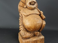In hout gesneden happy boeddha - afbeelding 1 van  5