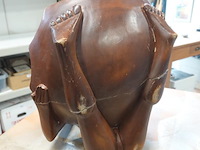 In hout gesneden indisch beeld als schaal - afbeelding 6 van  6