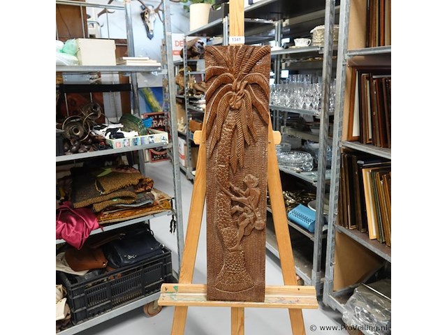 In hout gesneden indische voorstelling - afbeelding 1 van  5