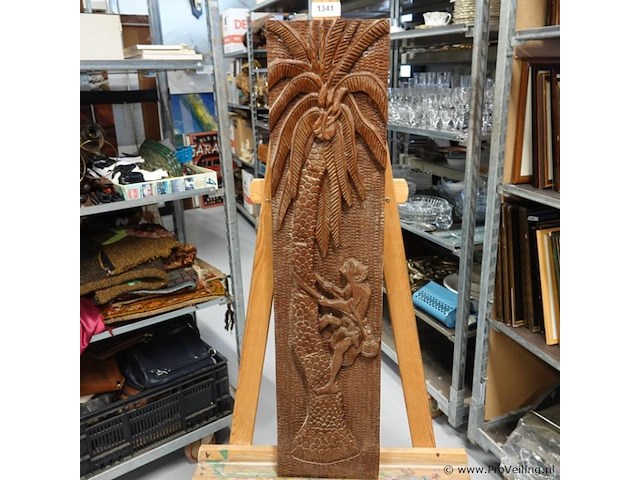 In hout gesneden indische voorstelling - afbeelding 2 van  5