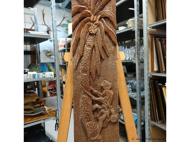 In hout gesneden indische voorstelling - afbeelding 3 van  5