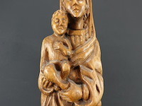 In hout gesneden madonna met kind - afbeelding 3 van  5