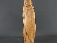 In hout gesneden madonna met kind - afbeelding 4 van  5