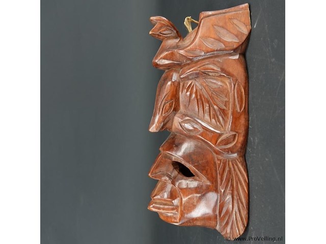 In hout gesneden masker - afbeelding 3 van  5