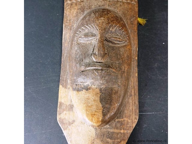 In hout gesneden masker - afbeelding 3 van  5