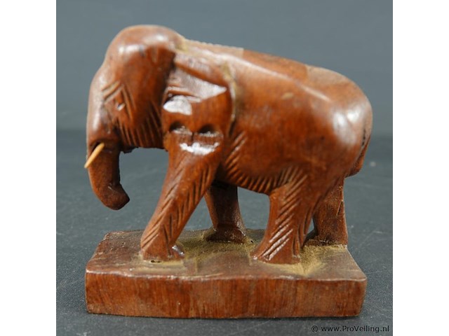 In hout gesneden olifant - afbeelding 2 van  5