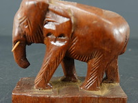 In hout gesneden olifant - afbeelding 2 van  5