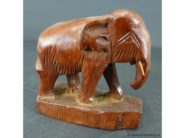 In hout gesneden olifant - afbeelding 4 van  5