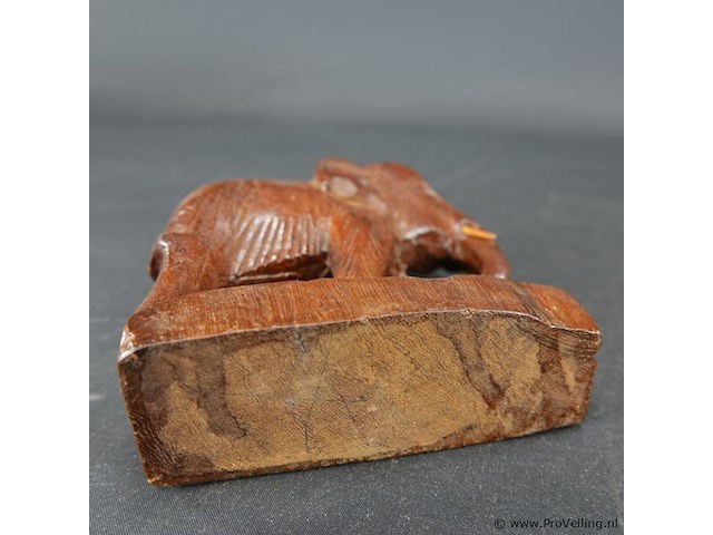 In hout gesneden olifant - afbeelding 5 van  5