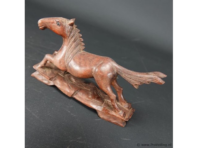 In hout gesneden paard - afbeelding 3 van  5