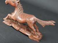 In hout gesneden paard - afbeelding 3 van  5