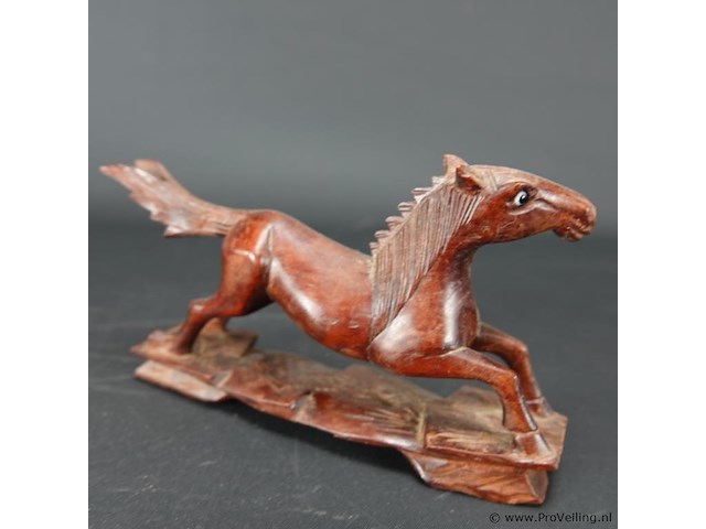 In hout gesneden paard - afbeelding 4 van  5