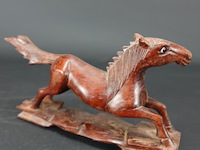 In hout gesneden paard - afbeelding 4 van  5