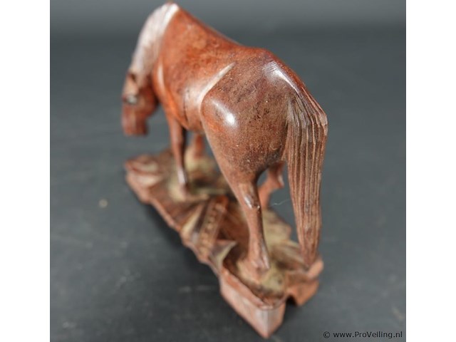 In hout gesneden paard - afbeelding 3 van  5
