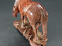 In hout gesneden paard - afbeelding 3 van  5