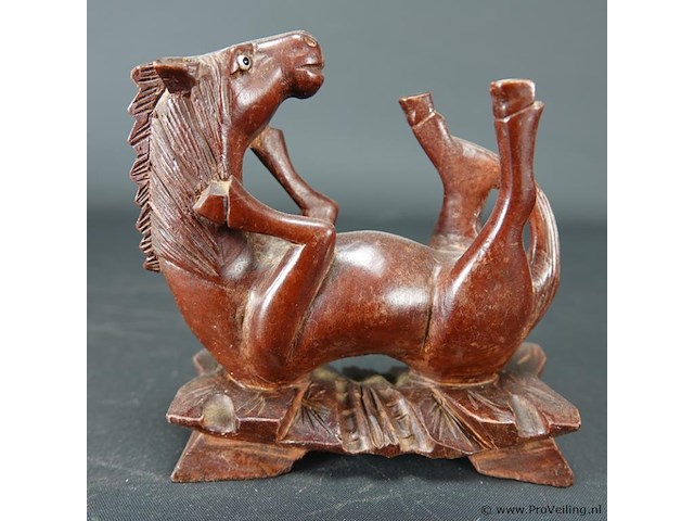 In hout gesneden paard - afbeelding 2 van  5