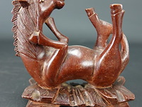 In hout gesneden paard - afbeelding 2 van  5