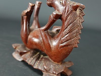 In hout gesneden paard - afbeelding 3 van  5