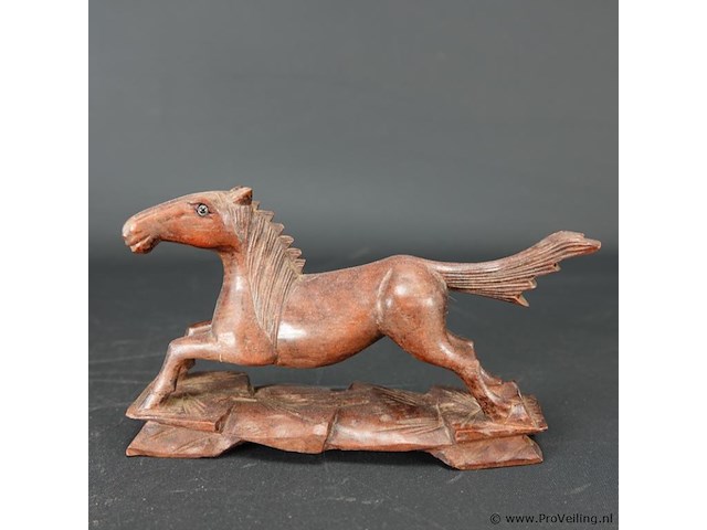 In hout gesneden paard - afbeelding 2 van  5