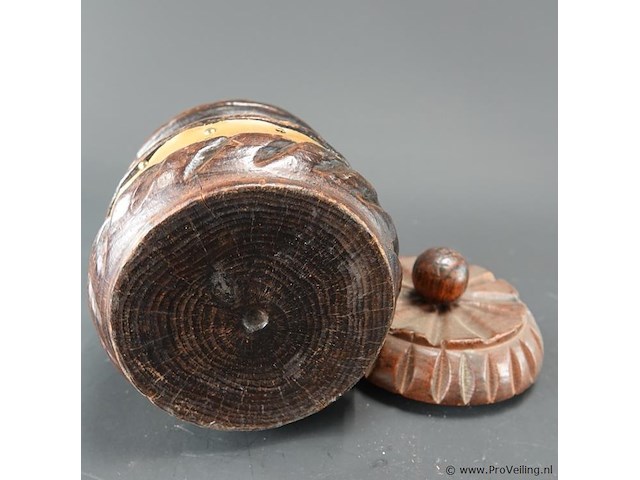 In hout gesneden tabakspot - afbeelding 5 van  5
