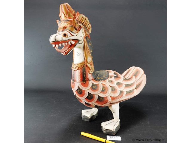 In hout handgesneden en beschilderd indonesische gestileerde garoeda. - afbeelding 1 van  5