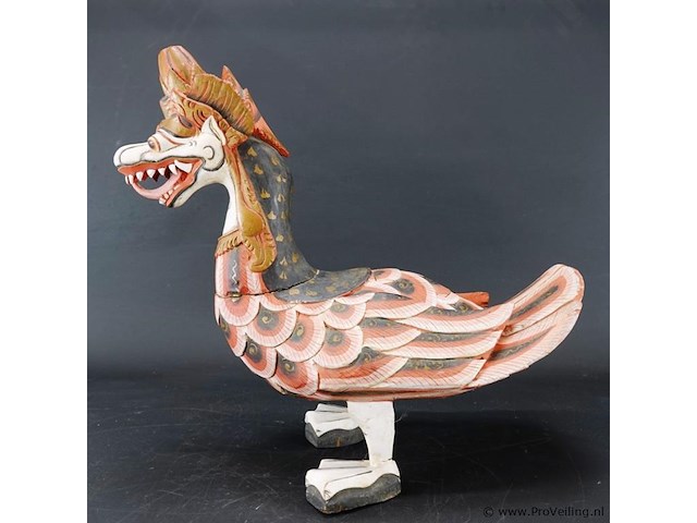 In hout handgesneden en beschilderd indonesische gestileerde garoeda. - afbeelding 2 van  5