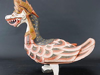 In hout handgesneden en beschilderd indonesische gestileerde garoeda. - afbeelding 2 van  5