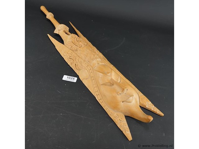 In hout handgesneden indische figuur - afbeelding 1 van  5