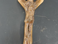 In olijfhout gesneden crucifix - afbeelding 2 van  5