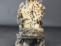 In speksteen gesneden oosterse voorstelling - afbeelding 1 van  5