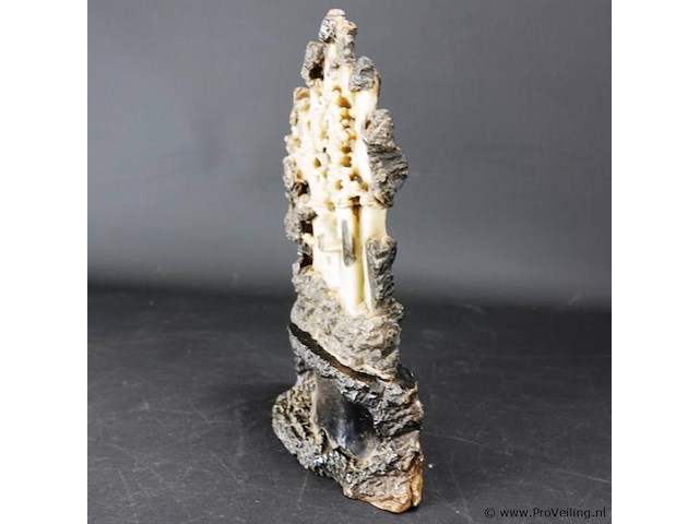 In speksteen gesneden oosterse voorstelling - afbeelding 3 van  5