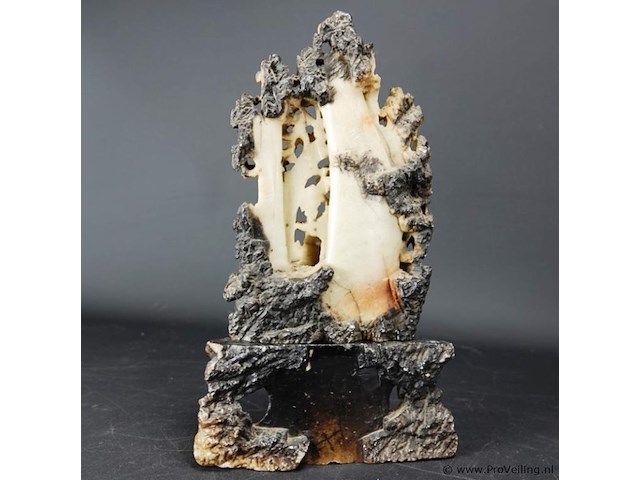 In speksteen gesneden oosterse voorstelling - afbeelding 4 van  5