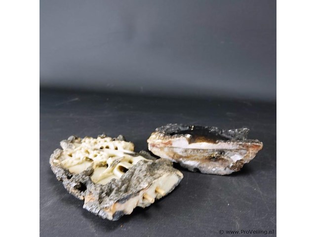 In speksteen gesneden oosterse voorstelling - afbeelding 5 van  5