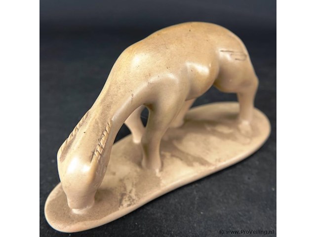 In steen gesneden beest - afbeelding 2 van  5