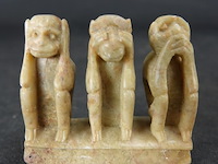 In steen gesneden horen, zien, zwijgen - afbeelding 1 van  3