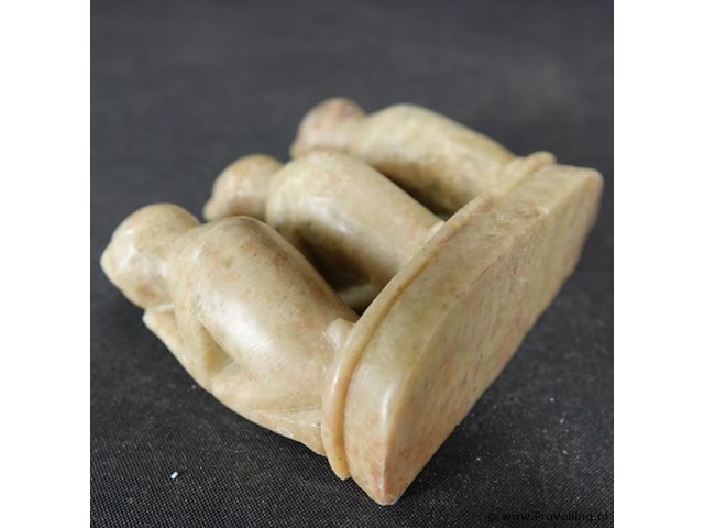 In steen gesneden horen, zien, zwijgen - afbeelding 3 van  3