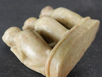 In steen gesneden horen, zien, zwijgen - afbeelding 3 van  3