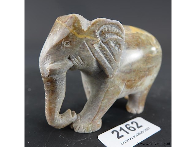 In steen gesneden olifant - afbeelding 1 van  5