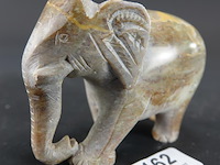 In steen gesneden olifant - afbeelding 1 van  5