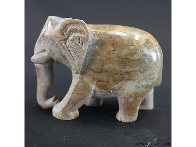 In steen gesneden olifant - afbeelding 2 van  5