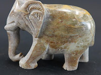 In steen gesneden olifant - afbeelding 2 van  5
