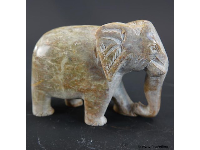 In steen gesneden olifant - afbeelding 4 van  5